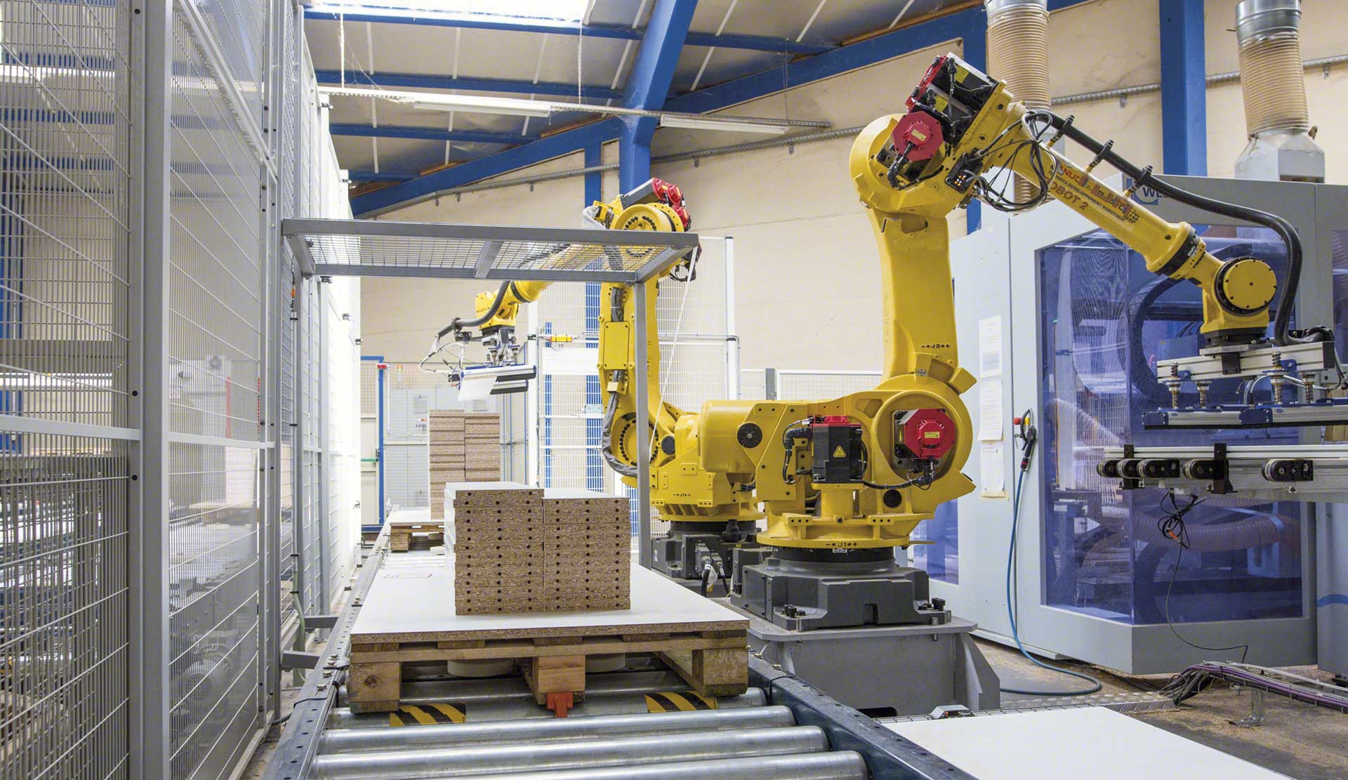 Le bras robotique industriel dynamise l'entrepôt