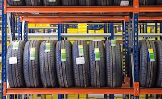 Le stockage de pneus en entrepôt nécessite la personnalisation des rayonnages