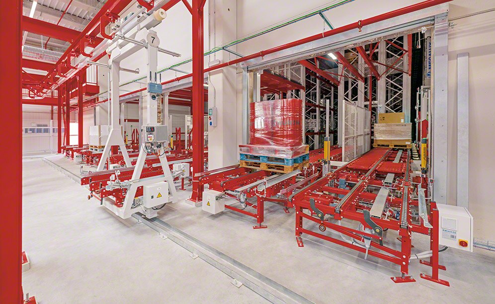Les balancelles automotrices mènent les produits de Würth aux postes de picking