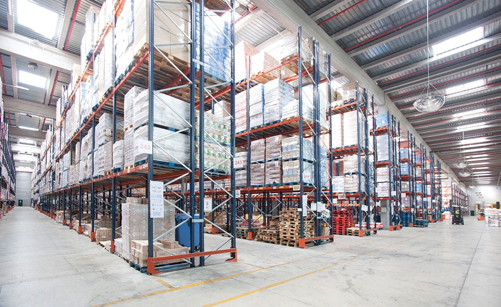 Carreras Grupo Logístico a remis à neuf son entrepôt en l’équipant de rayonnages à palettes statiques capables de stocker 47 000 palettes
