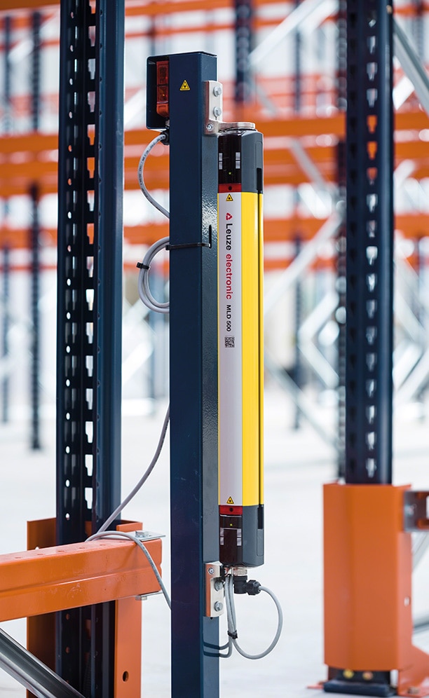 The Movirack units incorporate safety devices, such as external and internal barriers with photocells, which stop all activity when operators work inside the aisle