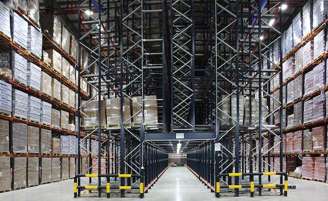 Entrepôt de Tamer en Arabie Saoudite avec plusieurs solutions de stockage Entrepôt de Tamer en Arabie Saoudite avec plusieurs solutions de stockage