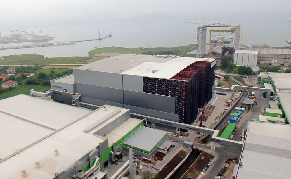 Vue aérienne du spectaculaire entrepôt autoportant de Hayat Kimya