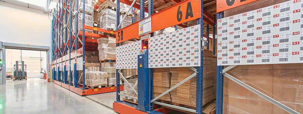 Capacité maximale pour le stockage de chocolats et bonbons dans l'entrepôt de Del Conte Capacité maximale pour le stockage de chocolats et bonbons dans l'entrepôt de Del Conte