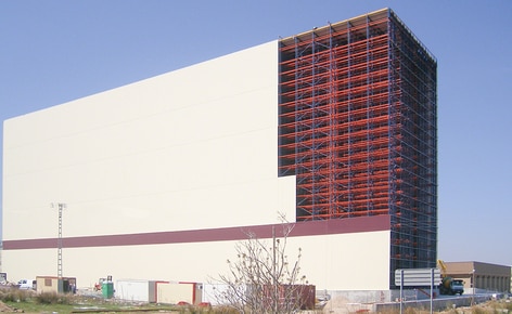 Delaviuda atteint une capacité de 22 000 palettes sur une surface de 2 209 m² dans son nouveau magasin automatisé de 42 m de haut