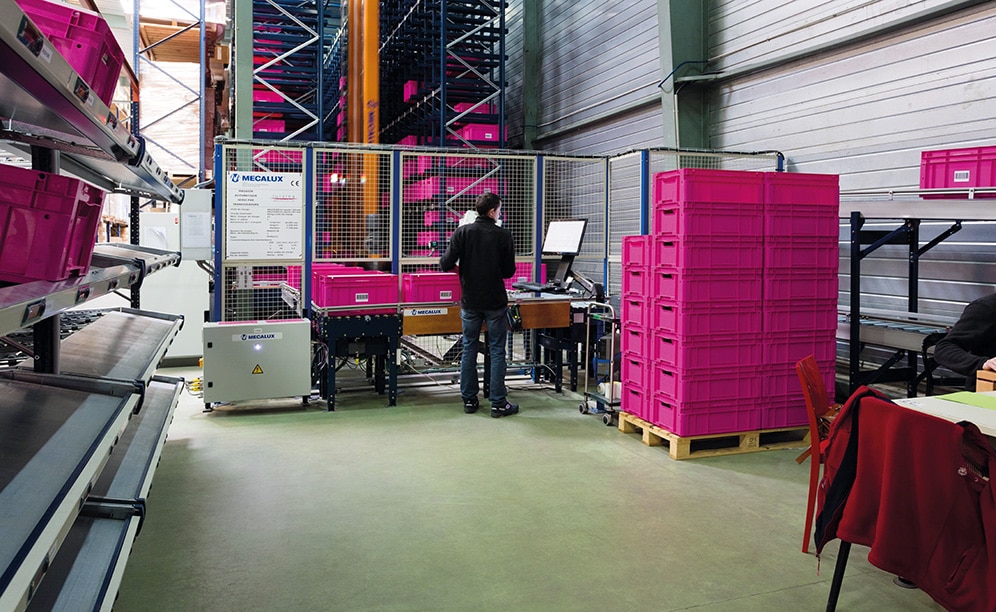 Le magasin automatique miniload de SCD Luisina stocke plus de 4 000 bacs de produits de moyennes et petites dimensions