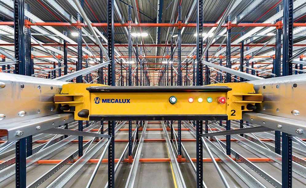 Système Pallet Shuttle semi-automatique dans l'entrepôt de Croix Rouge en France