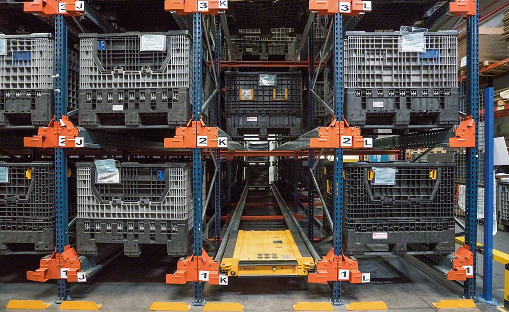 Pallet Shuttle semi-automatique dans l'entrepôt de SaarGummi Ibérica à Madrid Pallet Shuttle semi-automatique dans l'entrepôt de SaarGummi Ibérica à Madrid