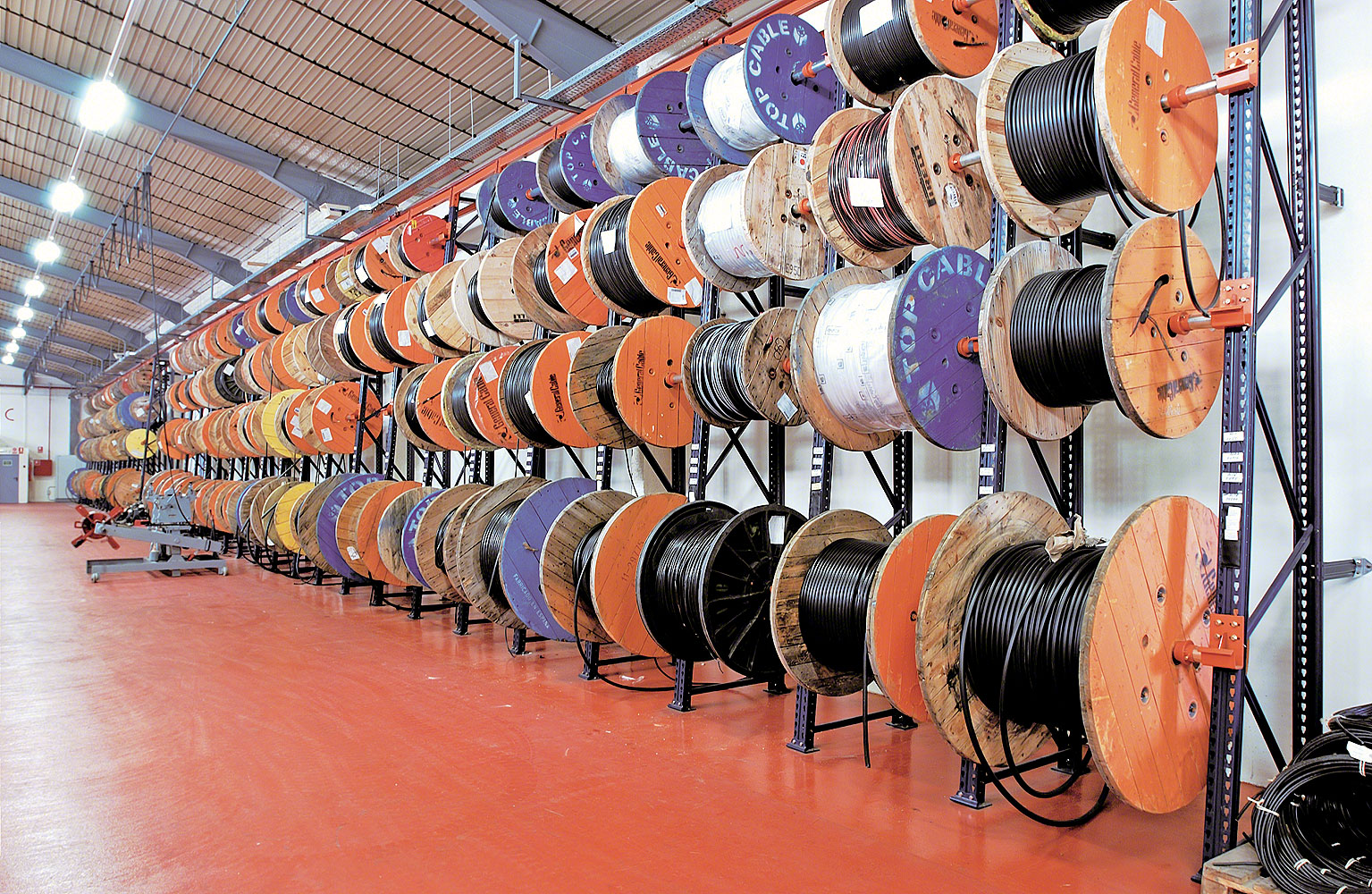 Rayonnages conçus pour le stockage de bobines en bois